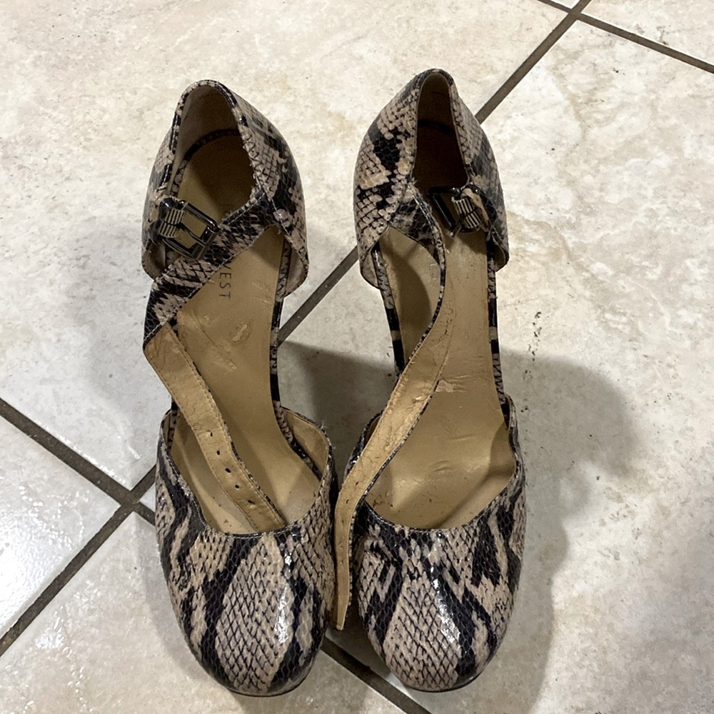 NINE WEST 
SIZE - 8